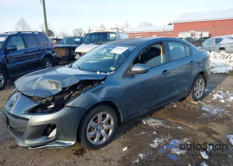 2013 Mazda Mazda3 I Sv z USA, uszkodzony, nr VIN JM1BL1TF2D1801275
